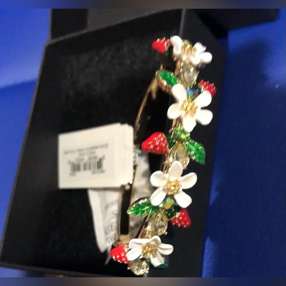 Betsey Johnson strawberry & white flower cubic zirconia gold bangle Bracelet new - Picture 6 of 13